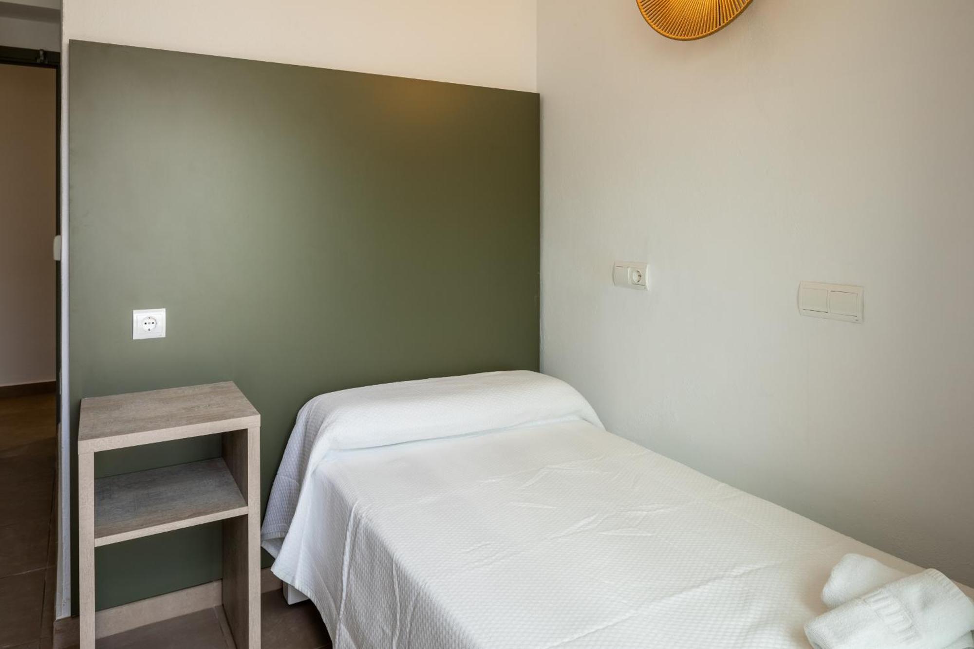 Hostal Alicante Sant Antoni de Portmany Exterior foto