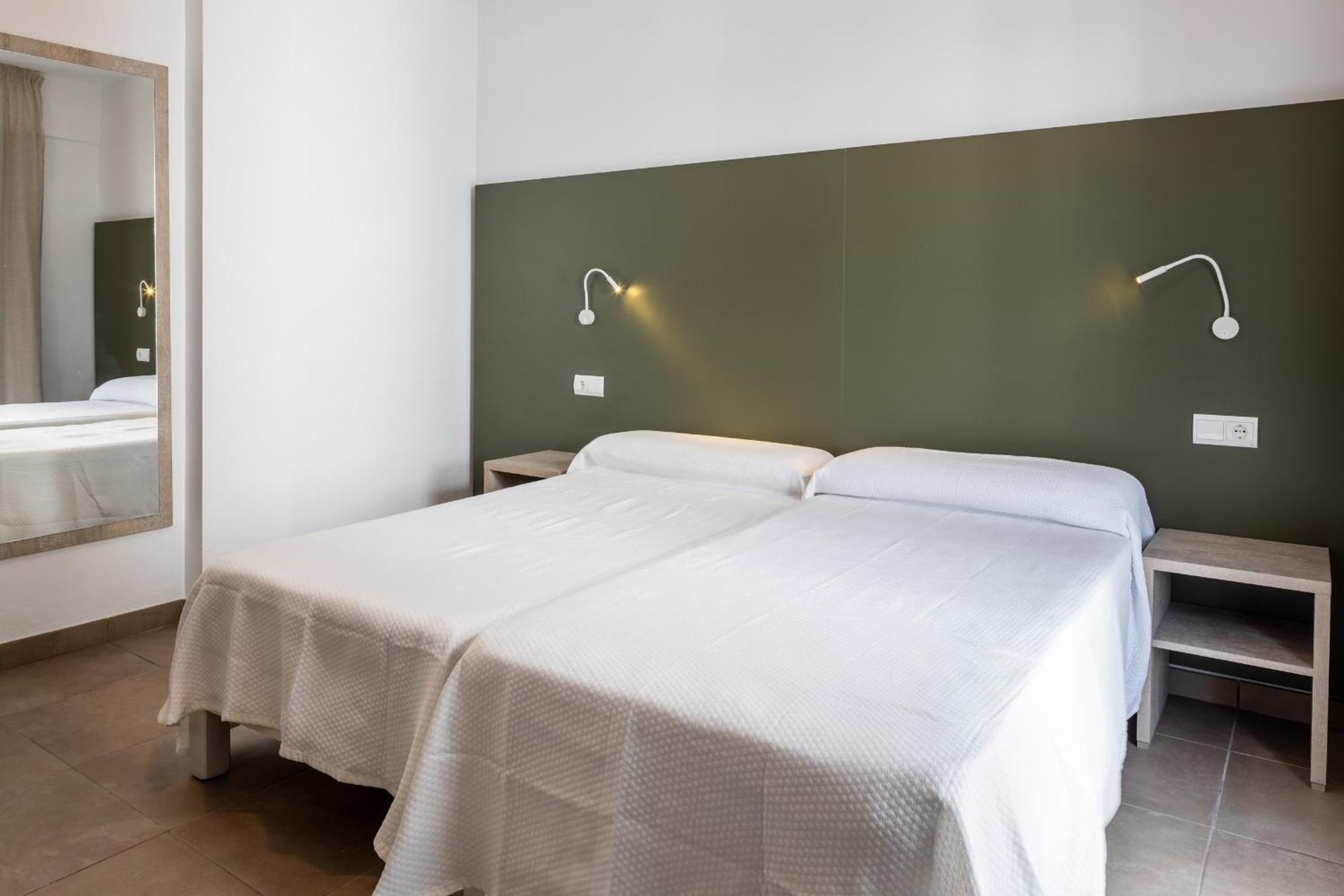 Hostal Alicante Sant Antoni de Portmany Exterior foto