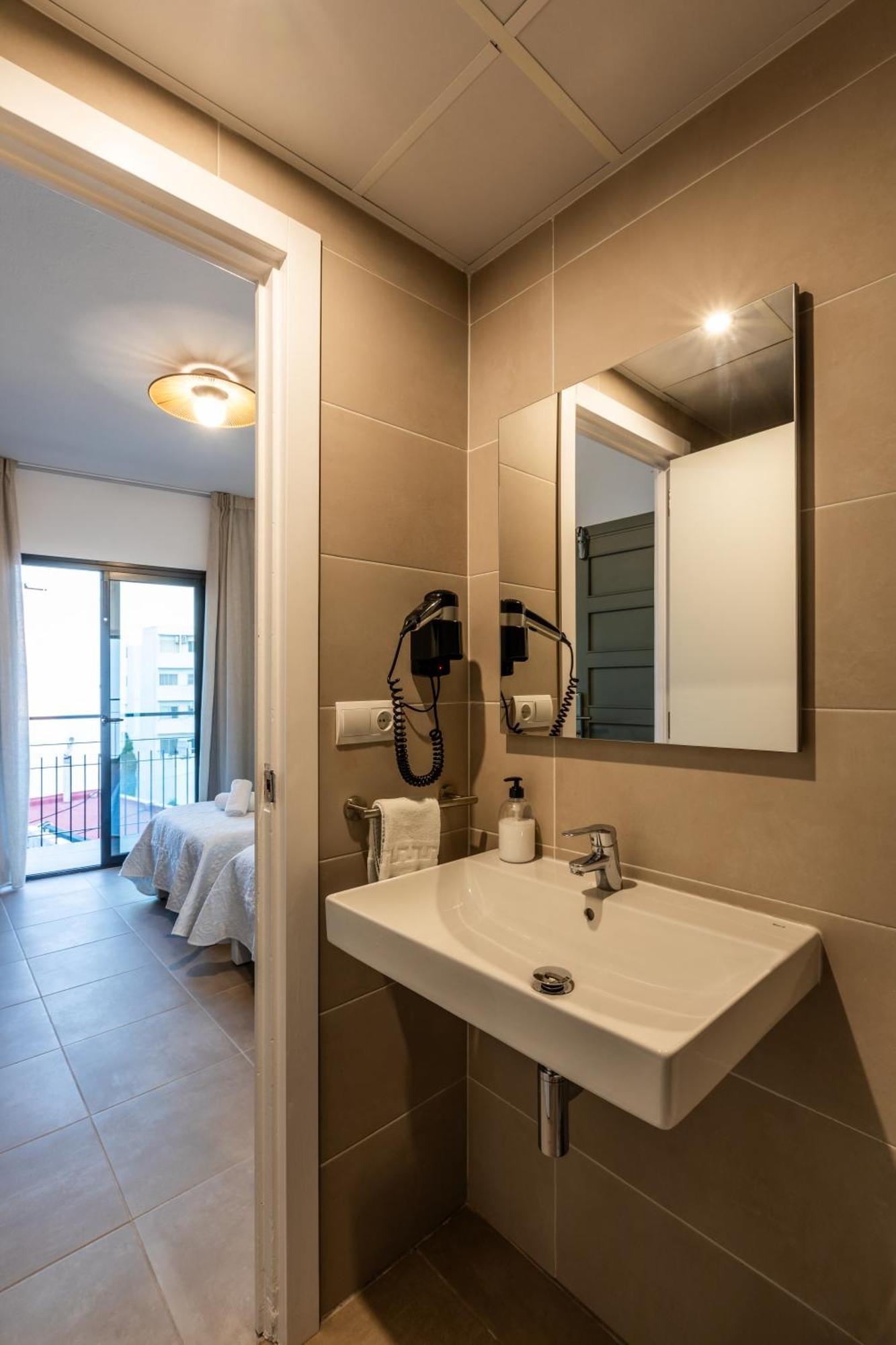 Hostal Alicante Sant Antoni de Portmany Exterior foto