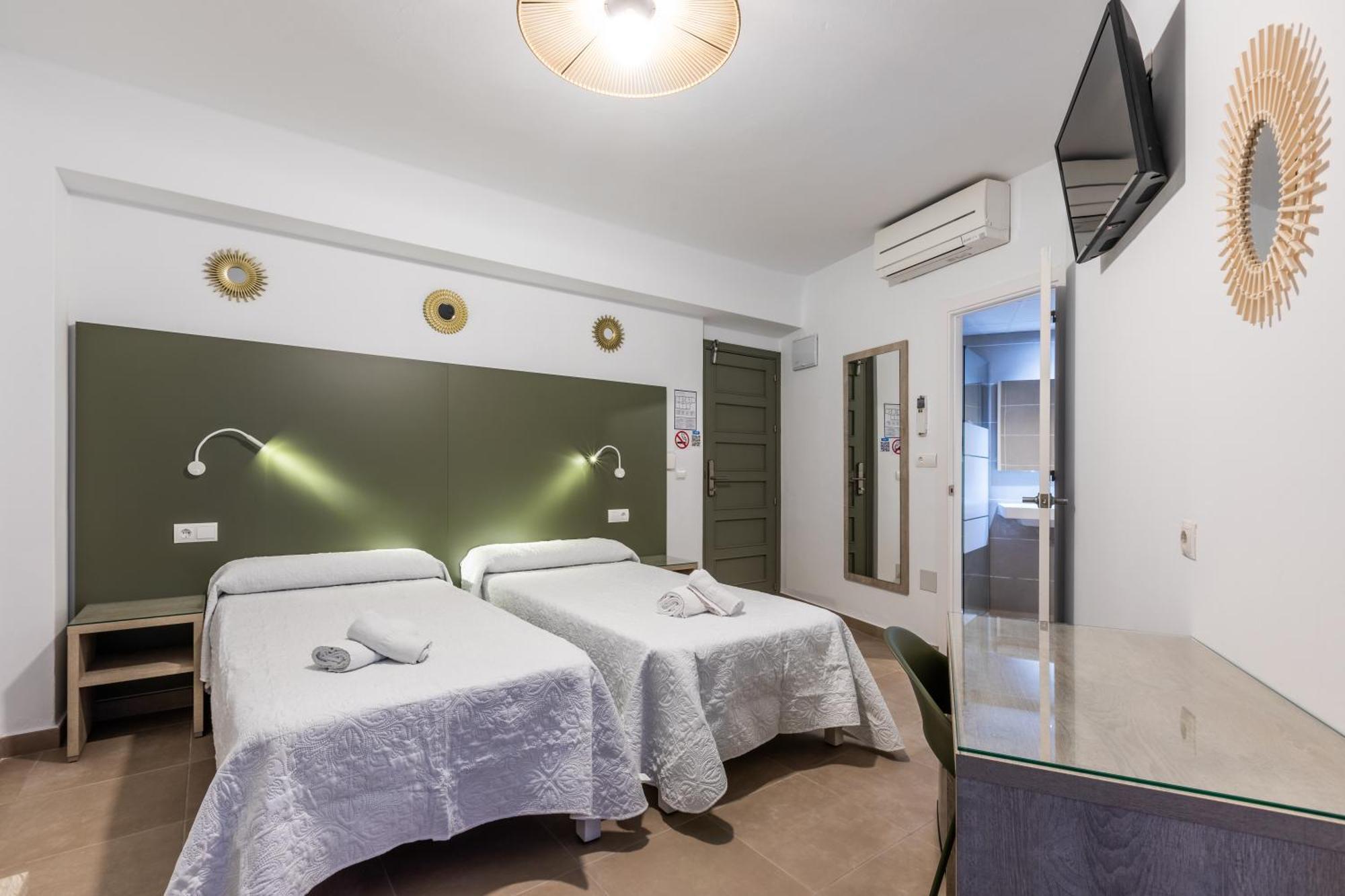 Hostal Alicante Sant Antoni de Portmany Exterior foto