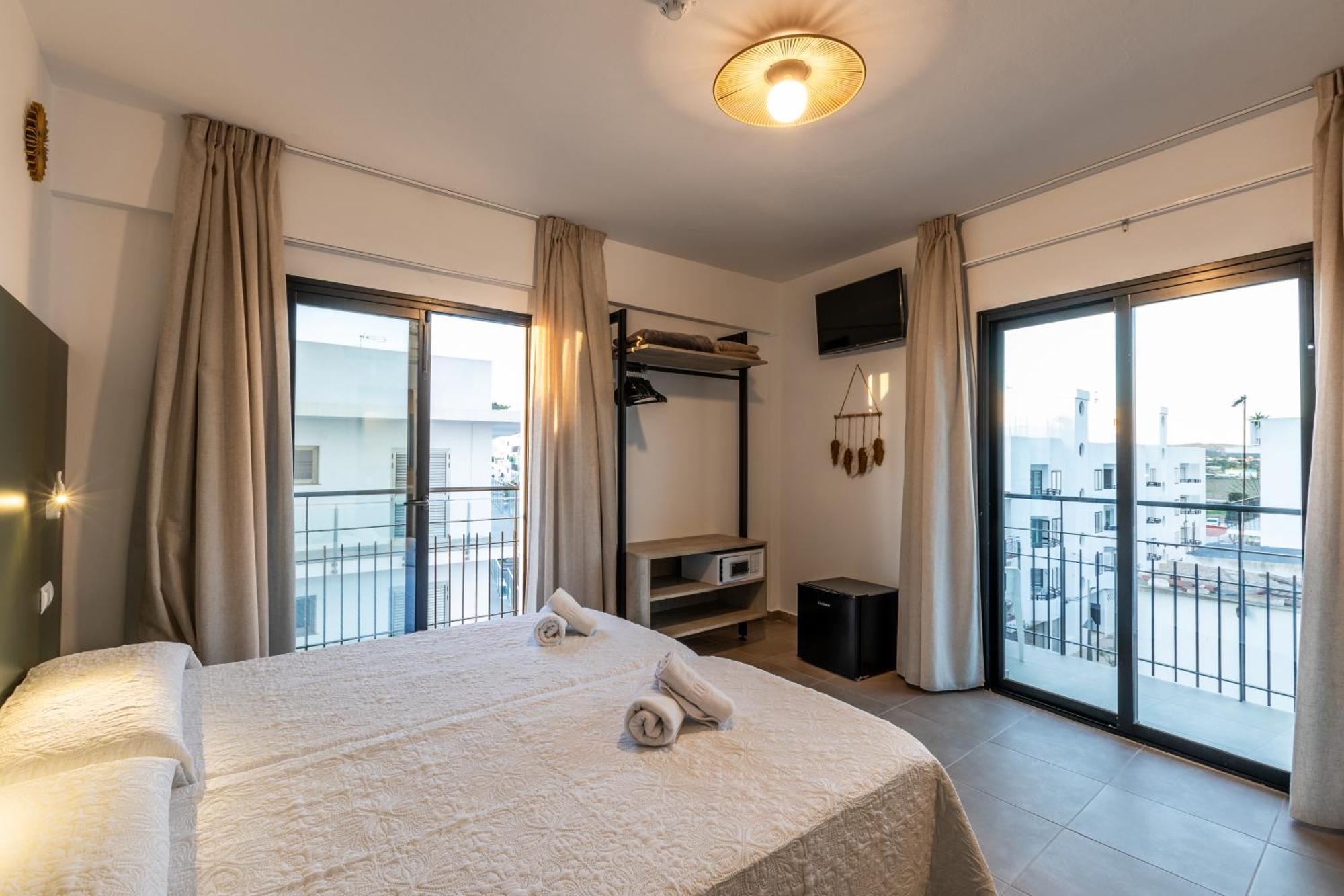 Hostal Alicante Sant Antoni de Portmany Exterior foto