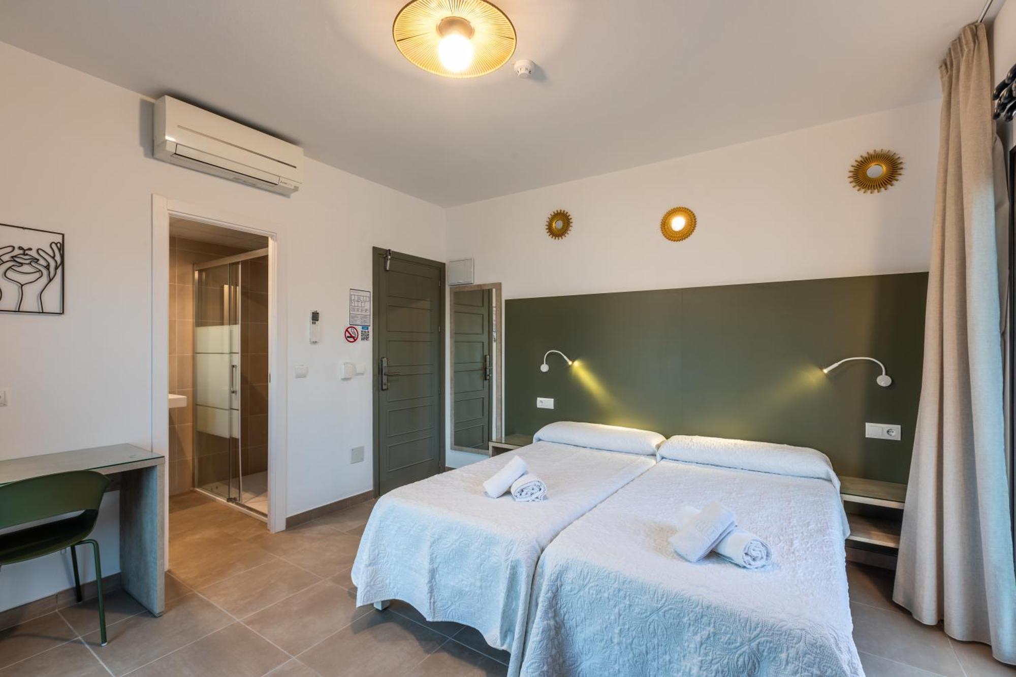 Hostal Alicante Sant Antoni de Portmany Exterior foto
