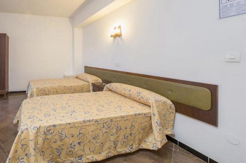 Hostal Alicante Sant Antoni de Portmany Exterior foto